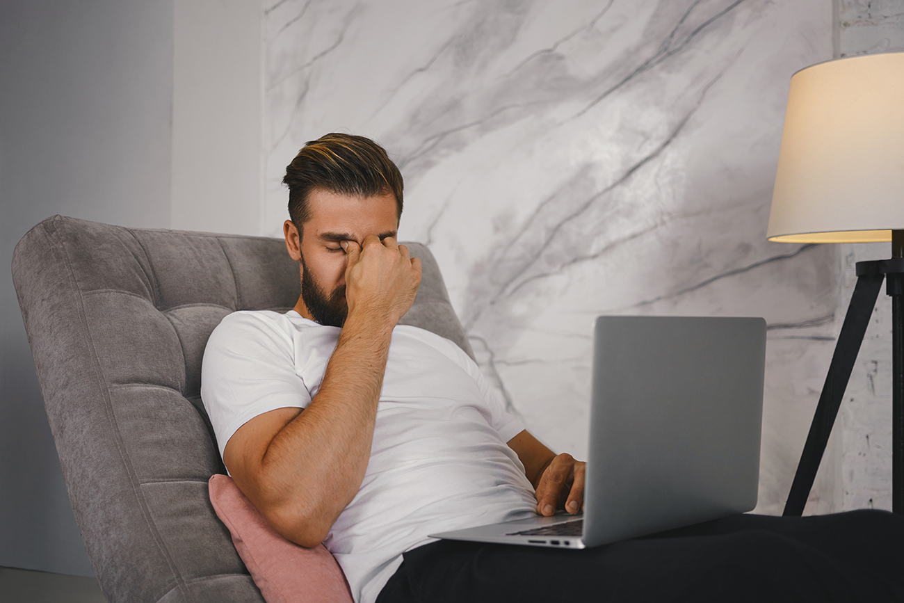 "Не каждый, у кого есть микрофон - эксперт". Как не стать жертвой дезинформации: советы из книги "Мастерская лжи"