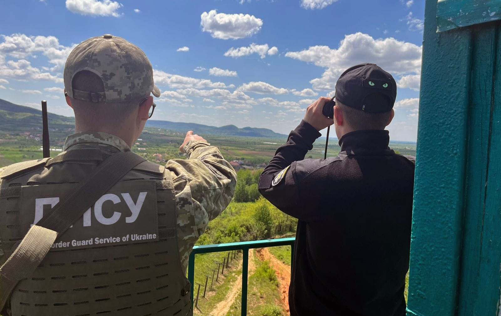 Сбежал за границу по брони. Могут ли на самом деле уволить за выезд из Украины