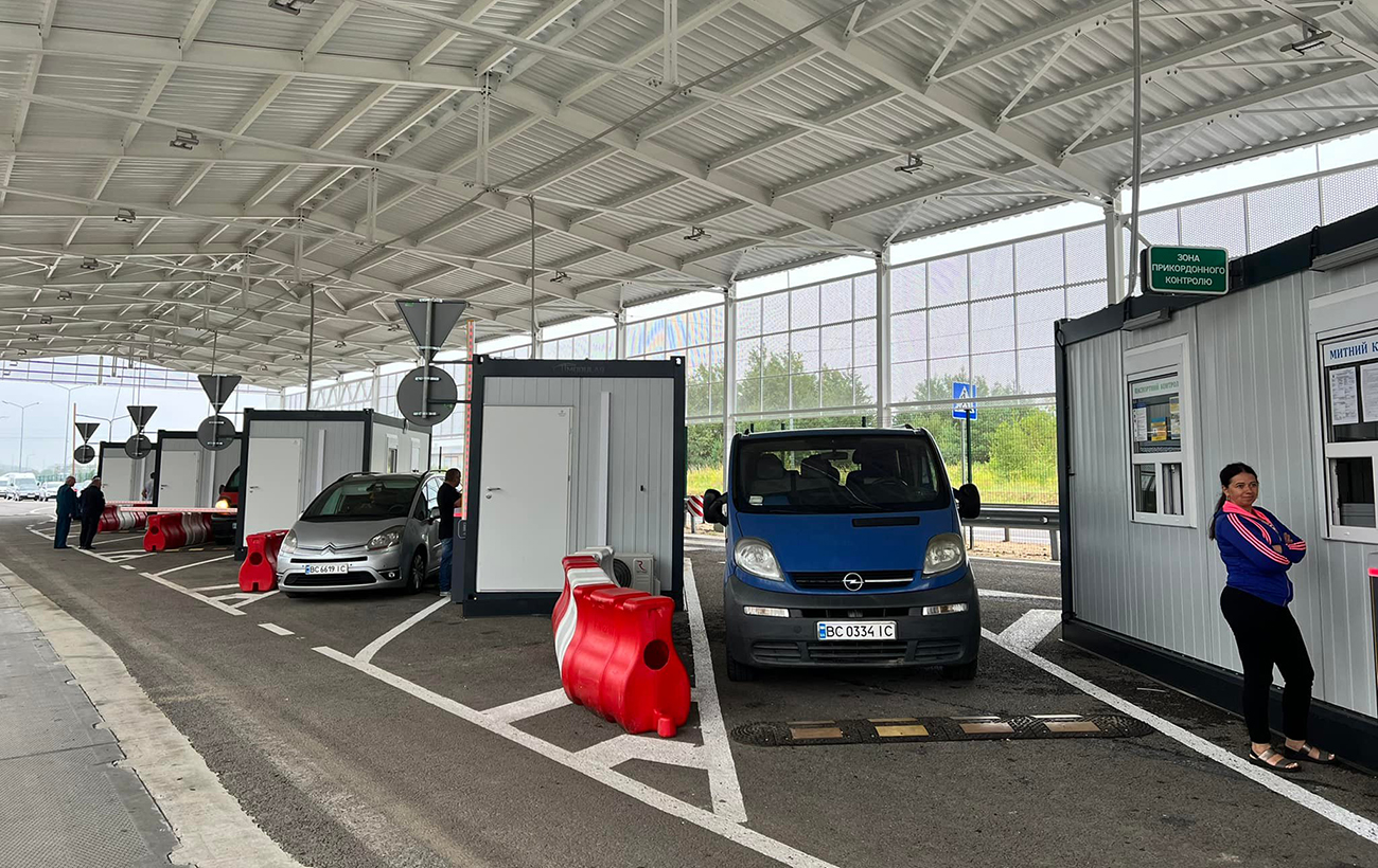 Студентів не випускають за кордон. Що робити та куди звертатись