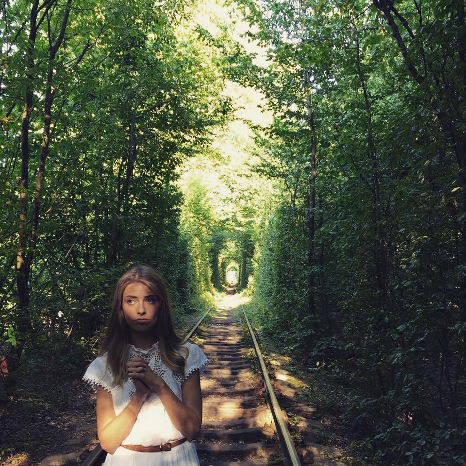 Тунель кохання, кладовище, гори та інші місця сили українських акторів