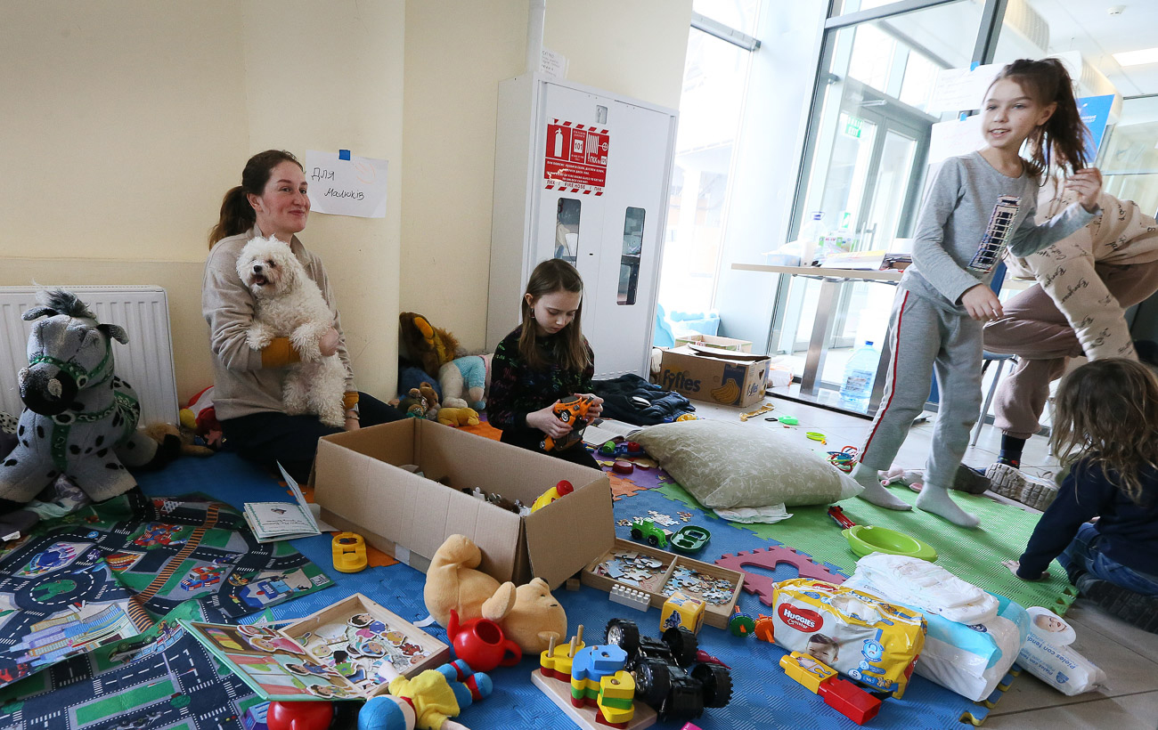 Красный Крест будет платить украинцам, приютившим переселенцев: сколько именно