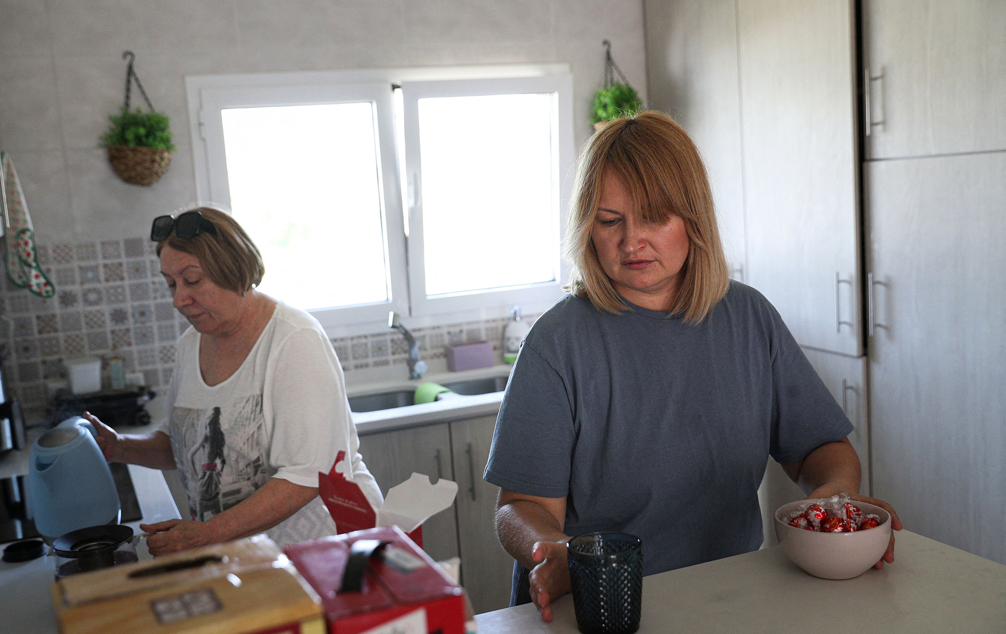 Невеликі виплати і дороге житло. Що українцям варто знати про переїзд до Португалії