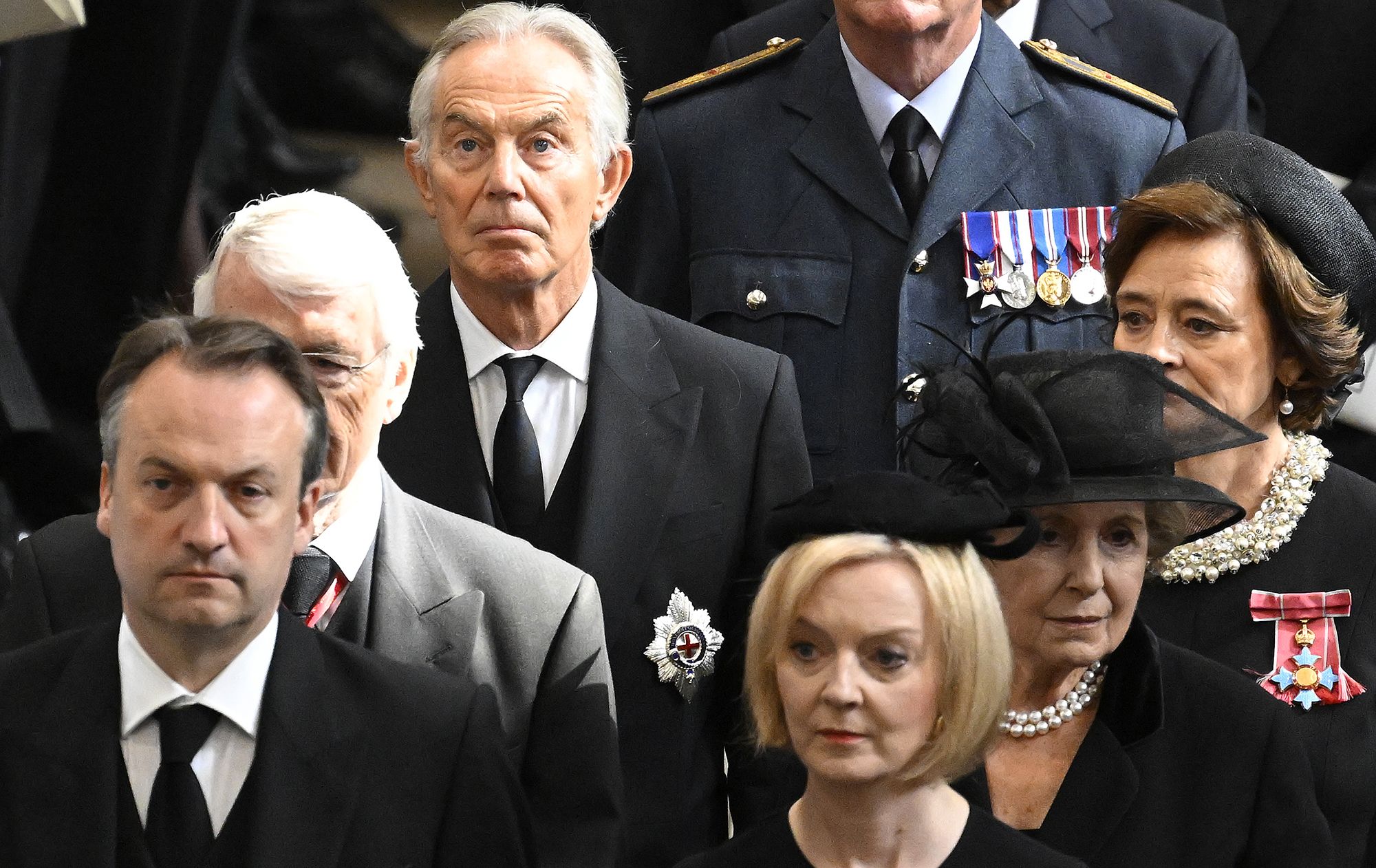 Світ прощається з королевою. Фото зі скорботної церемонії поховання Єлизавети II