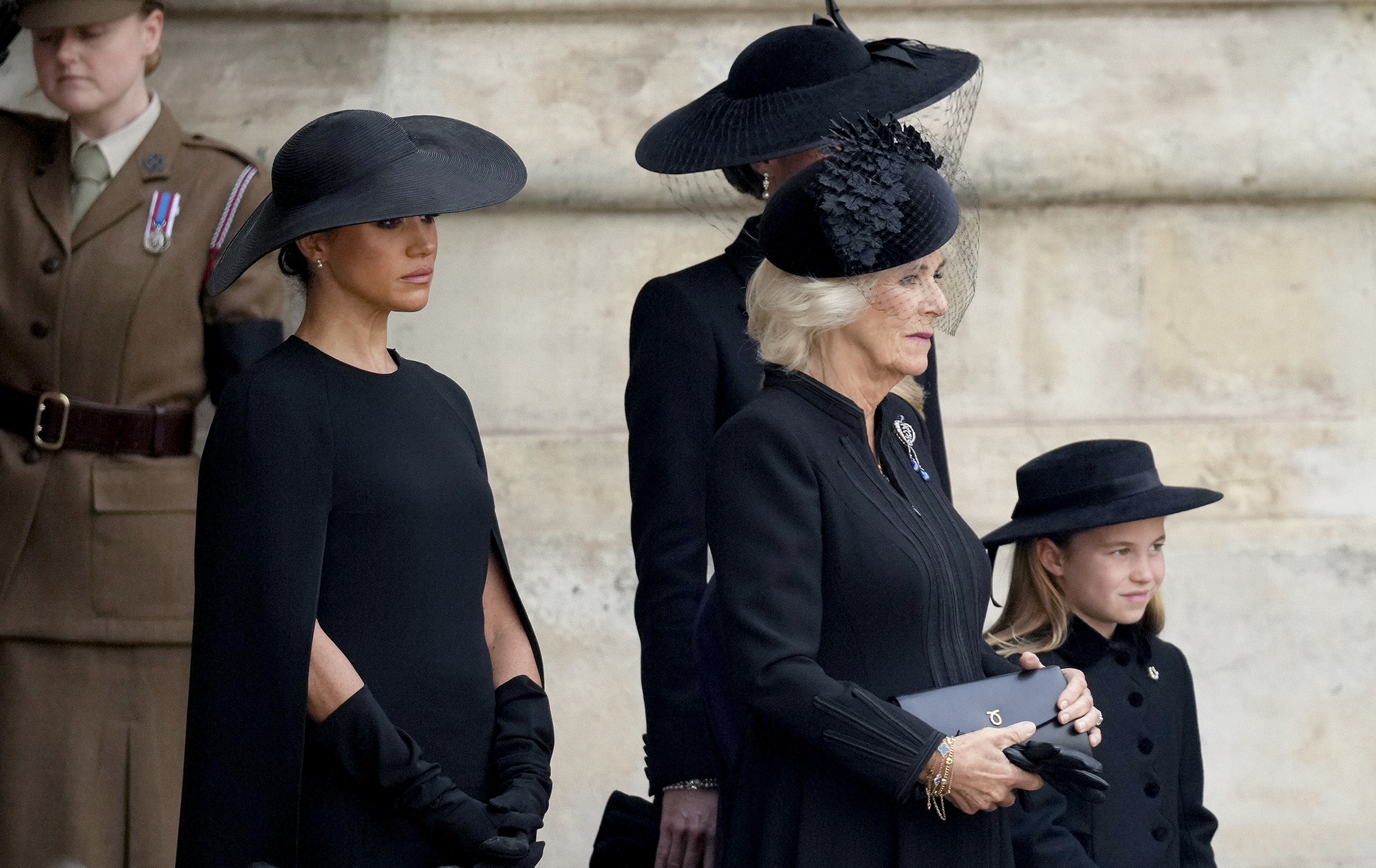 Похороны королевы Елизаветы II: Кейт Миддлтон приехала вместе с детьми