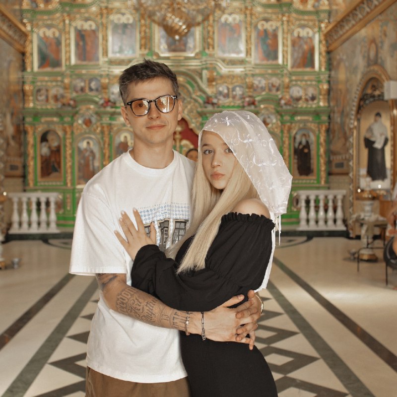 TikTok-блогерша объявила о разводе с мужем-певцом, от которого родила полгода назад