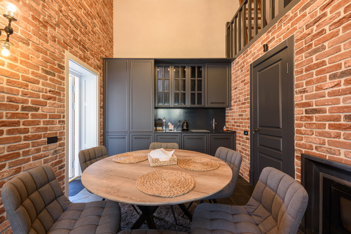 Царська цегла та американський стиль. У Києві здають будинок за понад мільйон гривень! (фото)