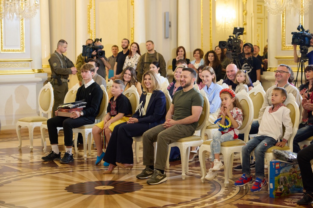 В Мариинском дворце наградили детей-спасателей, которые приближают победу: подвиги юных героев