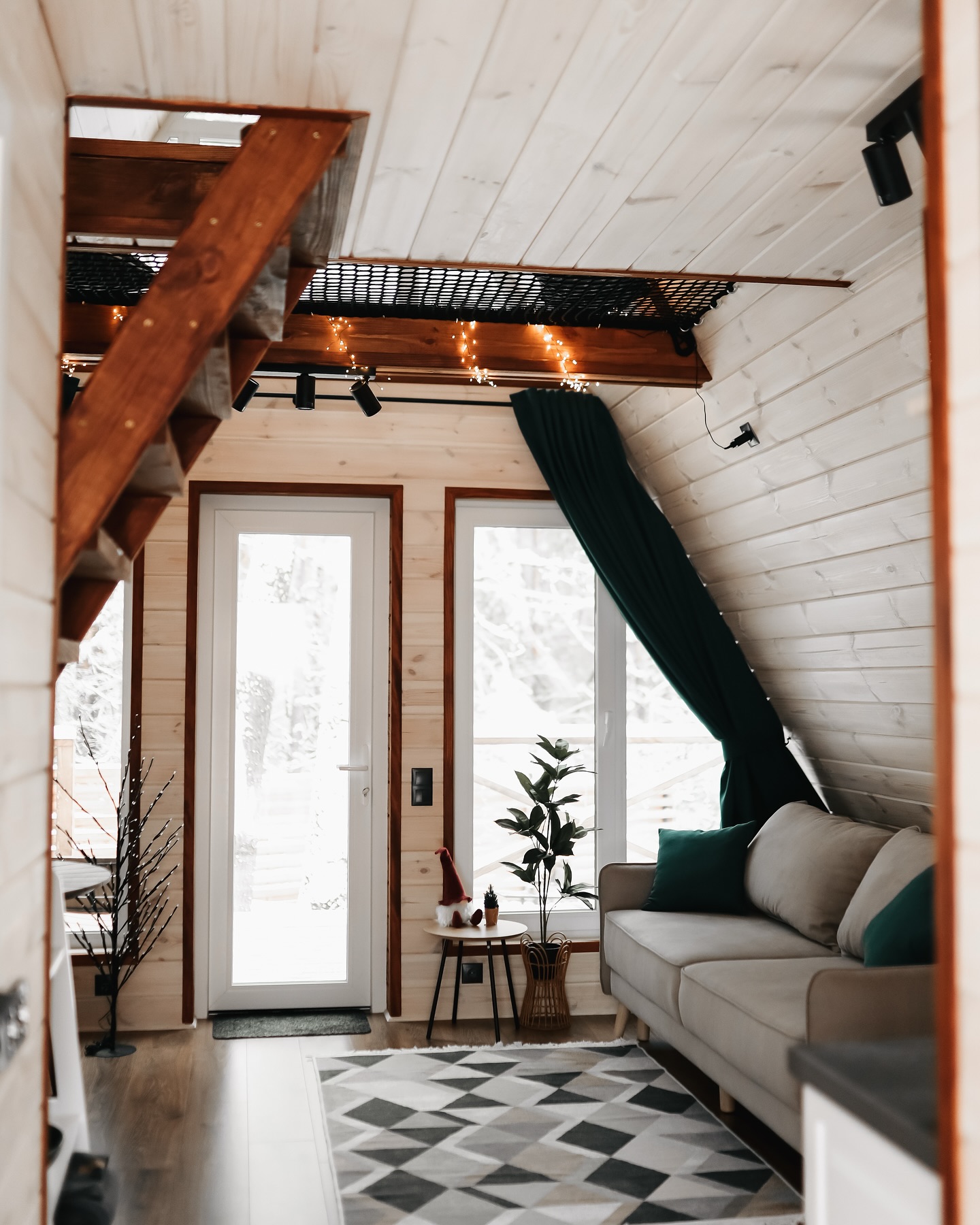 10 заміських будинків і комплексів для відпочинку під Києвом: скільки коштує оренда та як дістатися