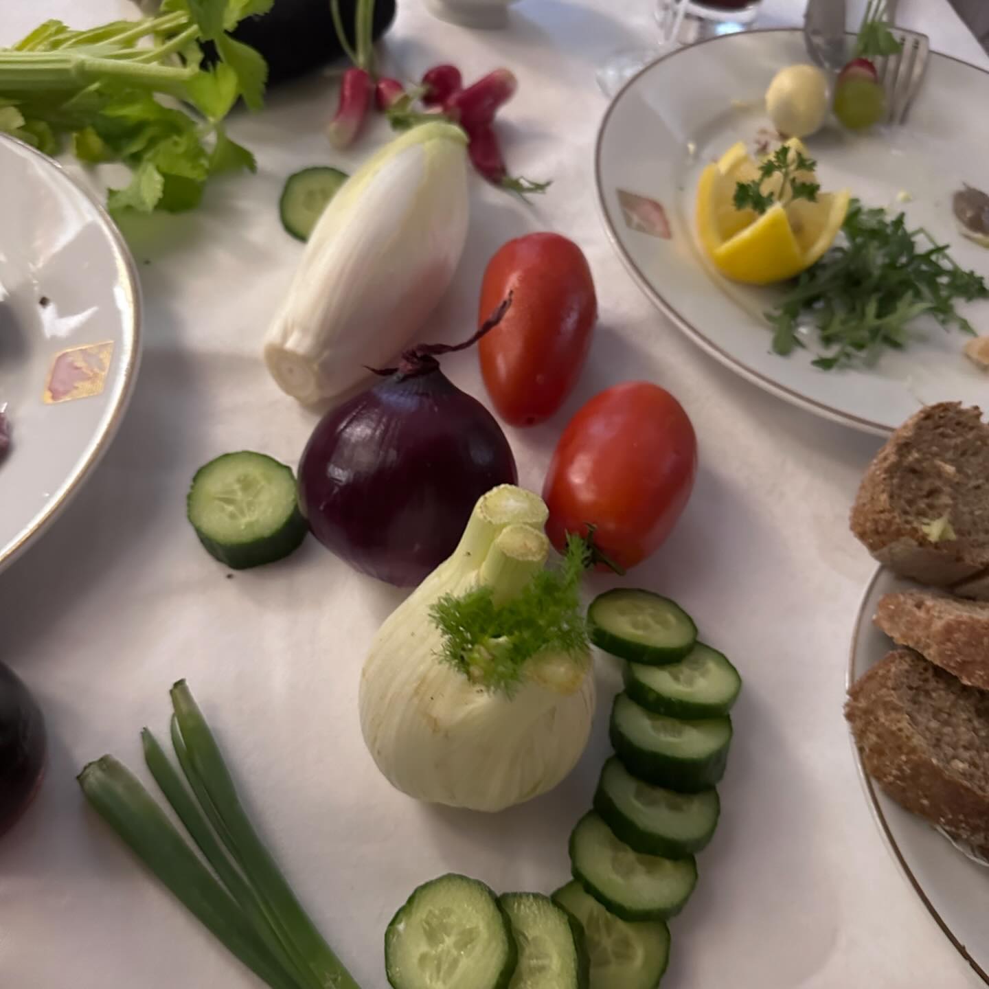 Алан Бадоев растрогал сеть теплой встречей с детьми за границей (фото)