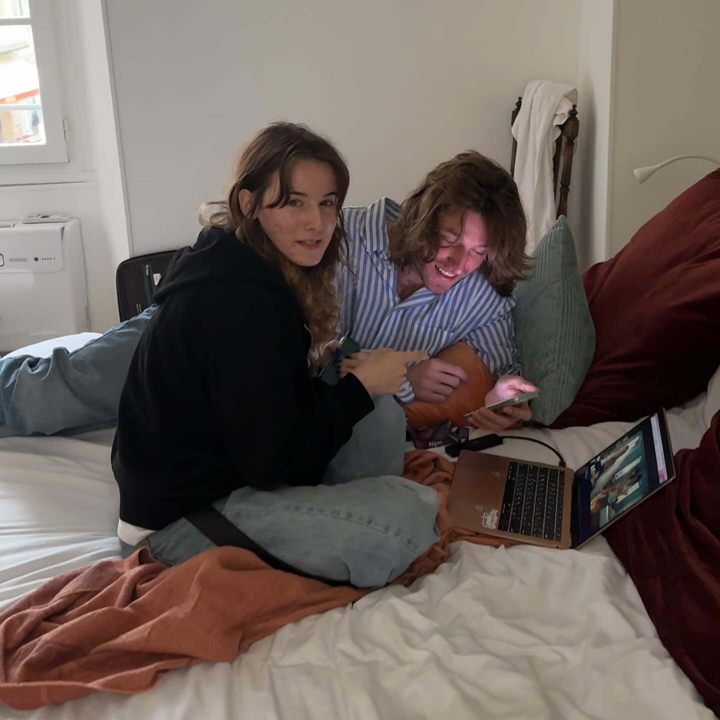 Алан Бадоев растрогал сеть теплой встречей с детьми за границей (фото)