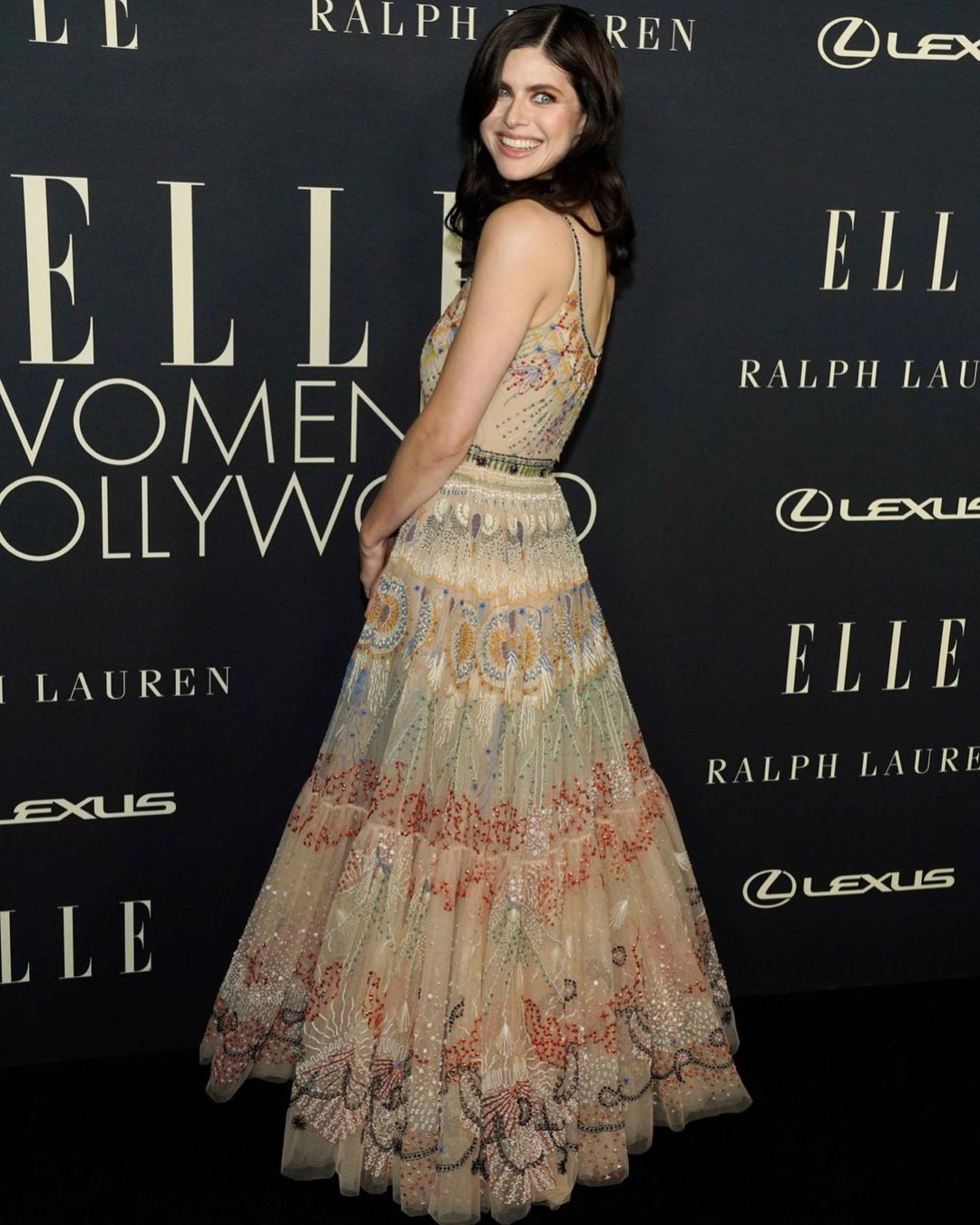 На любой вкус: 10 лучших вечерних образов Александры Даддарио - звезды "Белого лотоса"