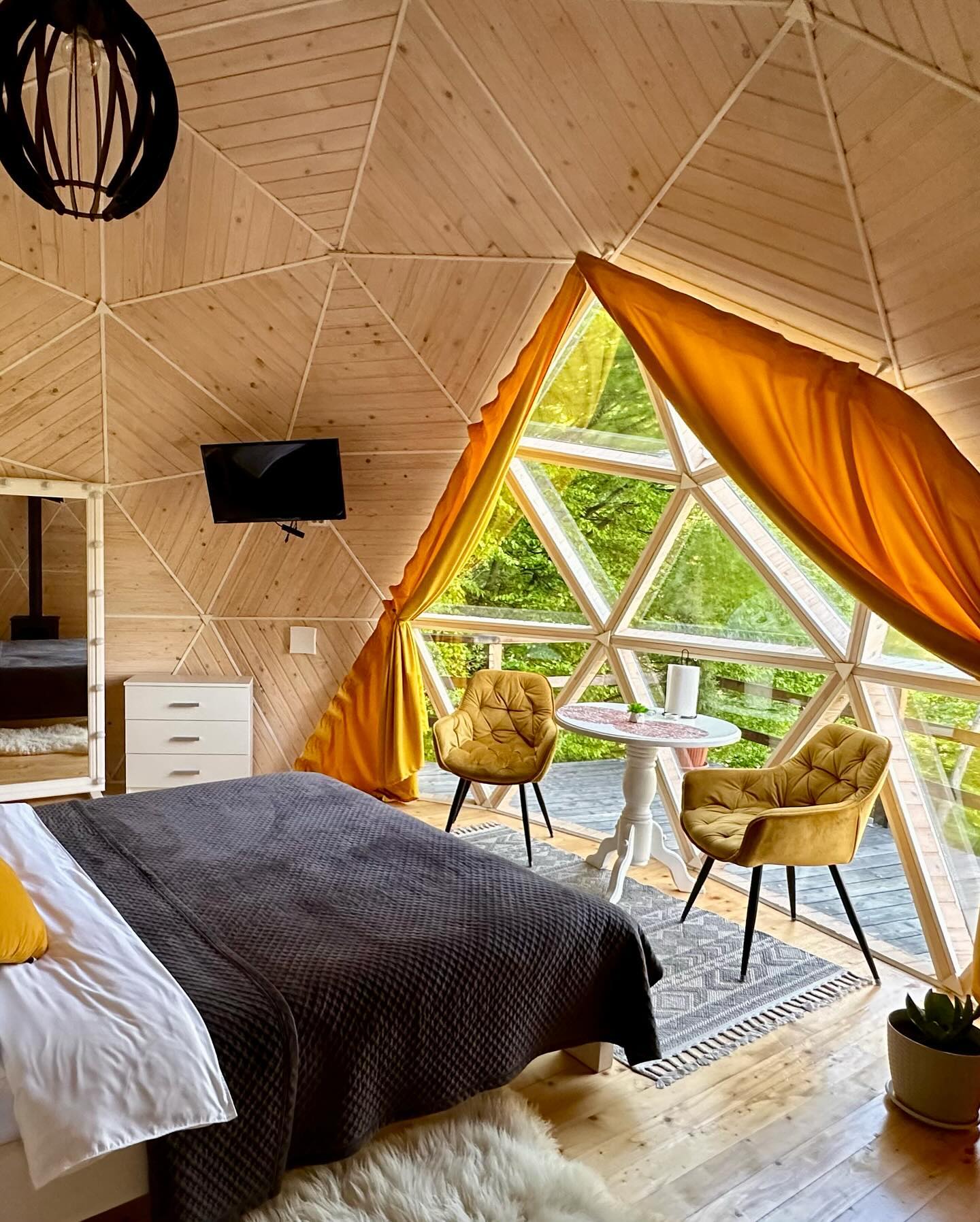 Весенние выходные в Карпатах: топ домов и коттеджей, где можно отдохнуть на природе