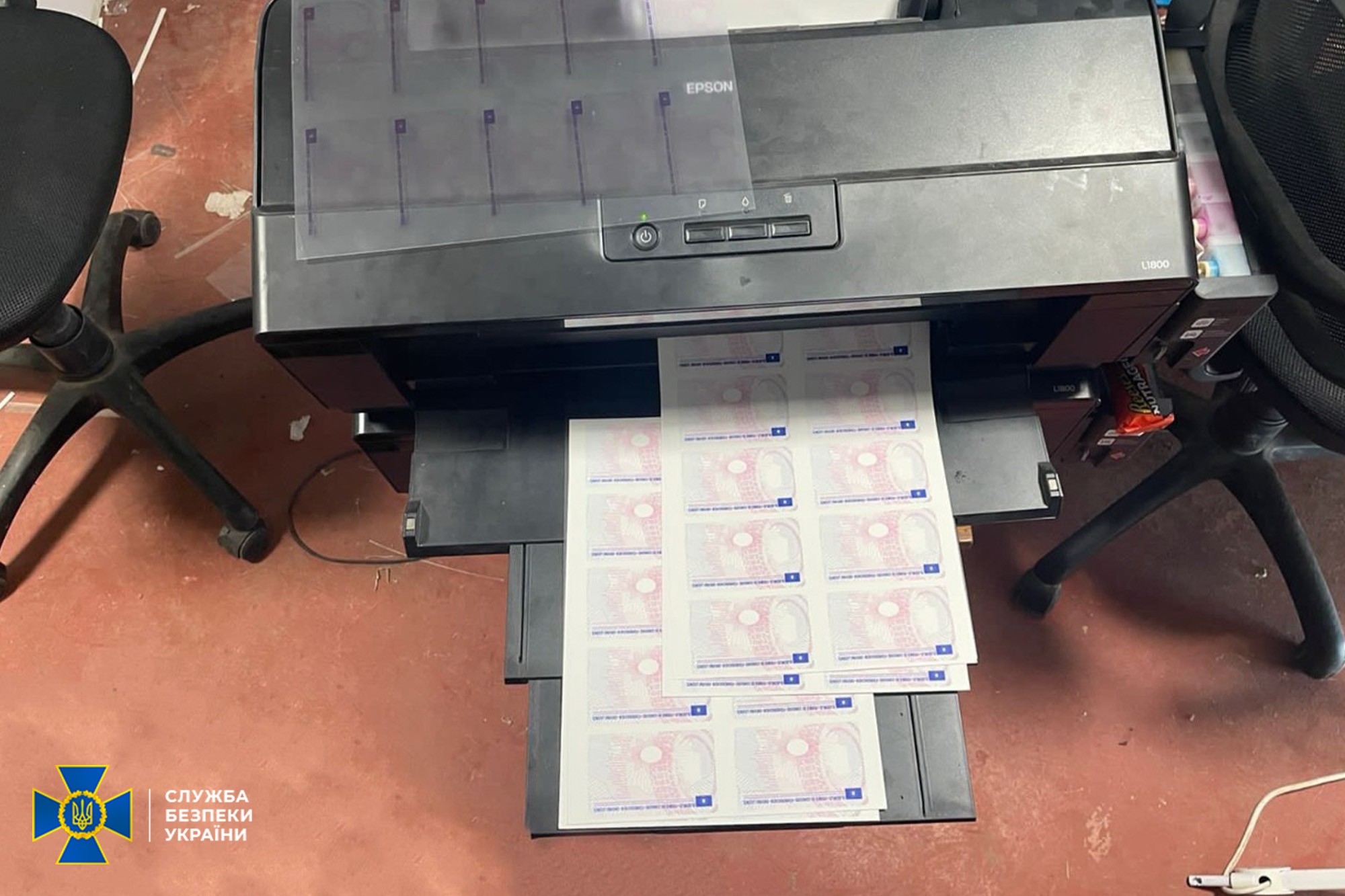 У Львові викрили злочинну групу, яка виготовляла підробні ID-паспорти