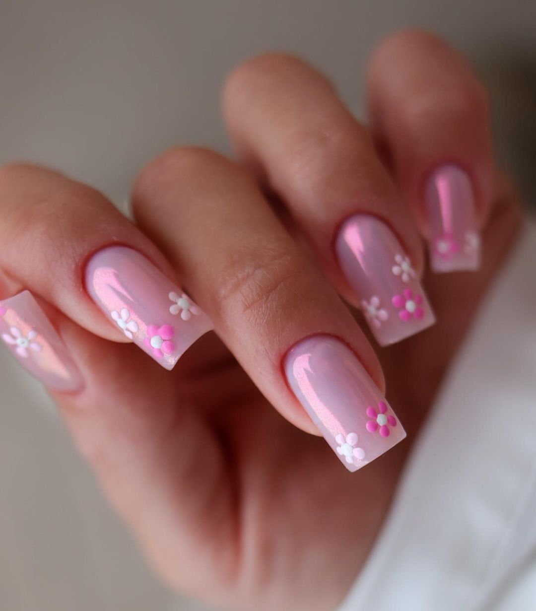 Как выглядит весенний тренд маникюра, который сразу же поднимает настроение (фото)