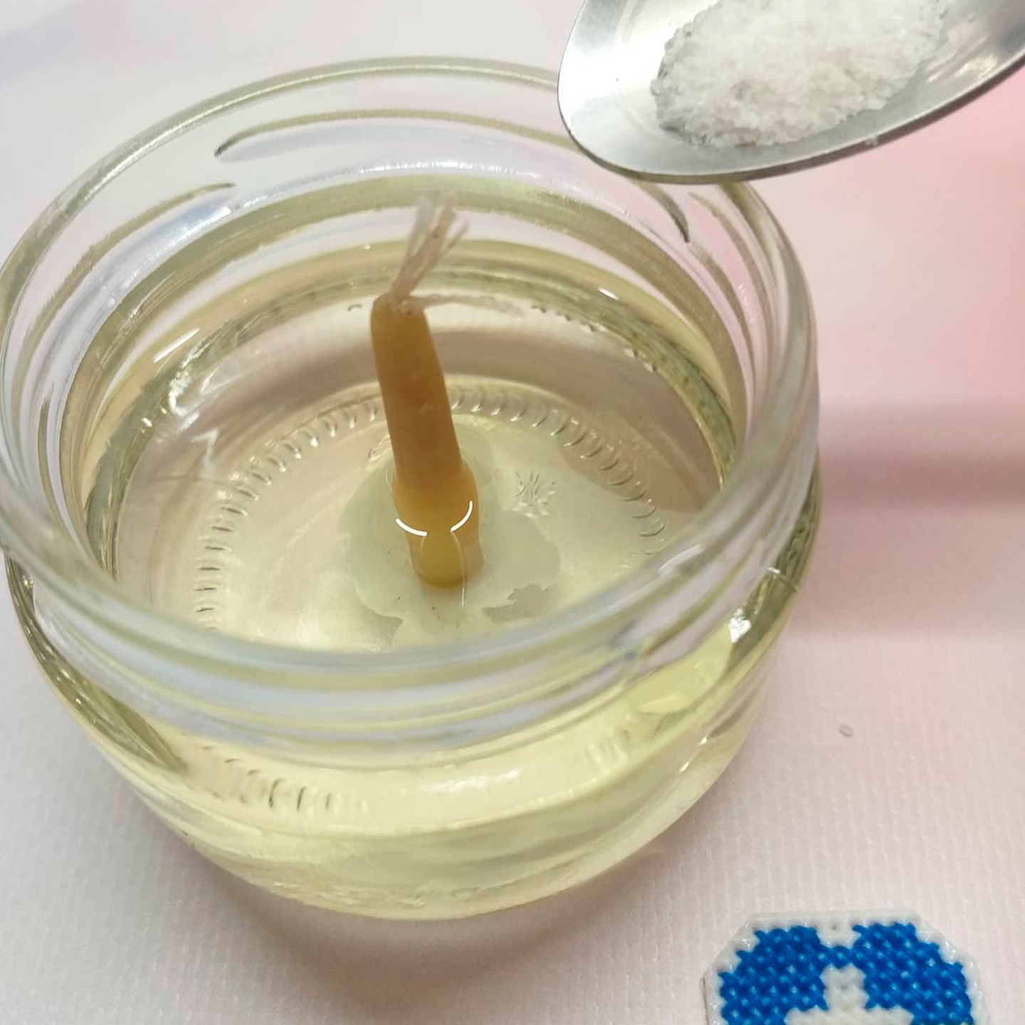 Как сделать простую свечку, которая будет гореть 10-12 часов