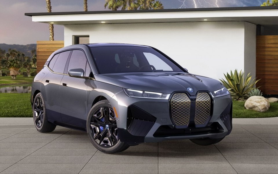 Шварценеггер в роли Зевса променял обитель богов на салон электрокара BMW iX