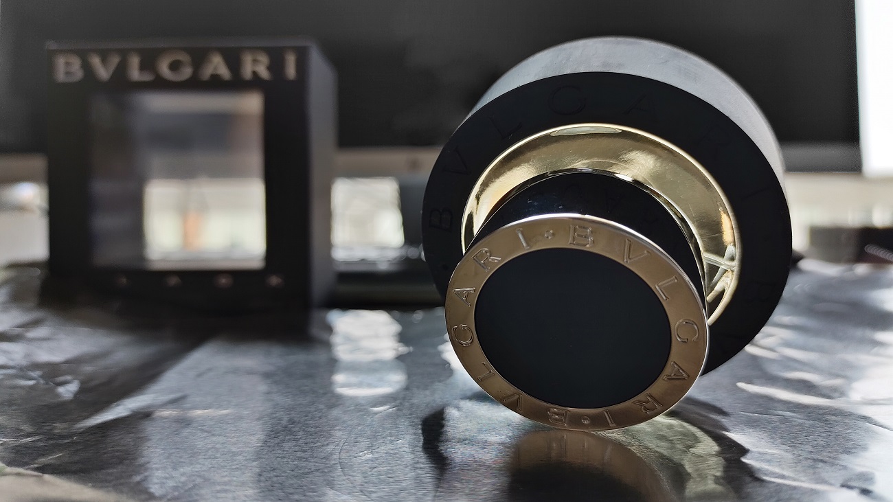 Чем пахнет Анджелина Джоли: любимые духи одной из самых красивых женщин мира