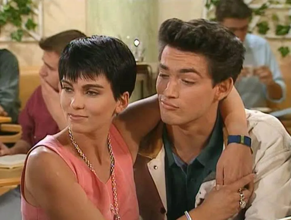 Что стало с красавицей Кати из культового французского сериала "Элен и ребята" (фото)