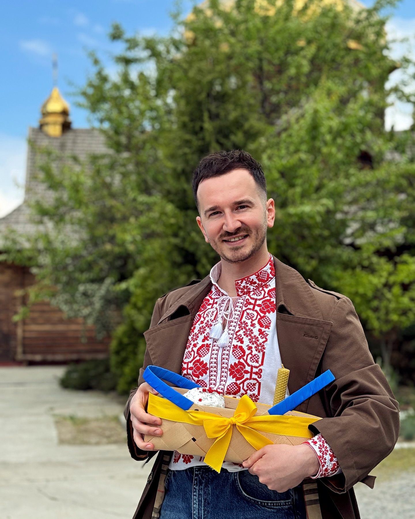 Вышиванки и не только. В каких нарядах украинские знаменитости встречают Пасху (фото)