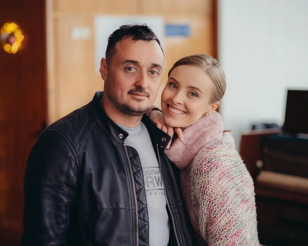 Звезда "Крепостной" во второй раз стала мамой и показалась в роддоме