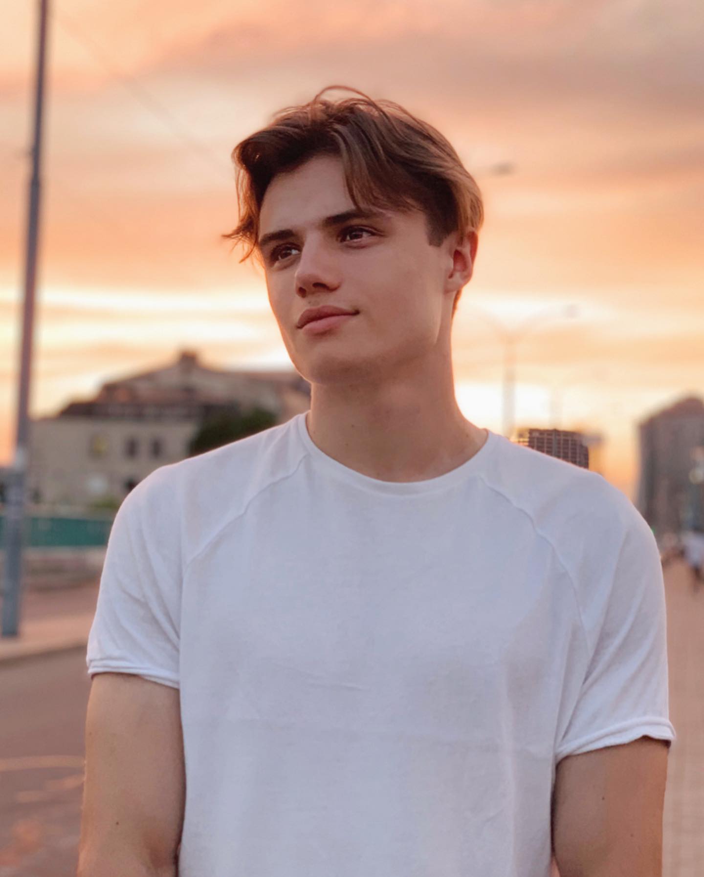 Как изменились главные герои сериала "Школа" и где они находятся во время войны (фото)