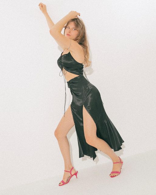 Не могут без Украины: героиня "Эмили в Париже" блеснула красотой в платье украинского бренда