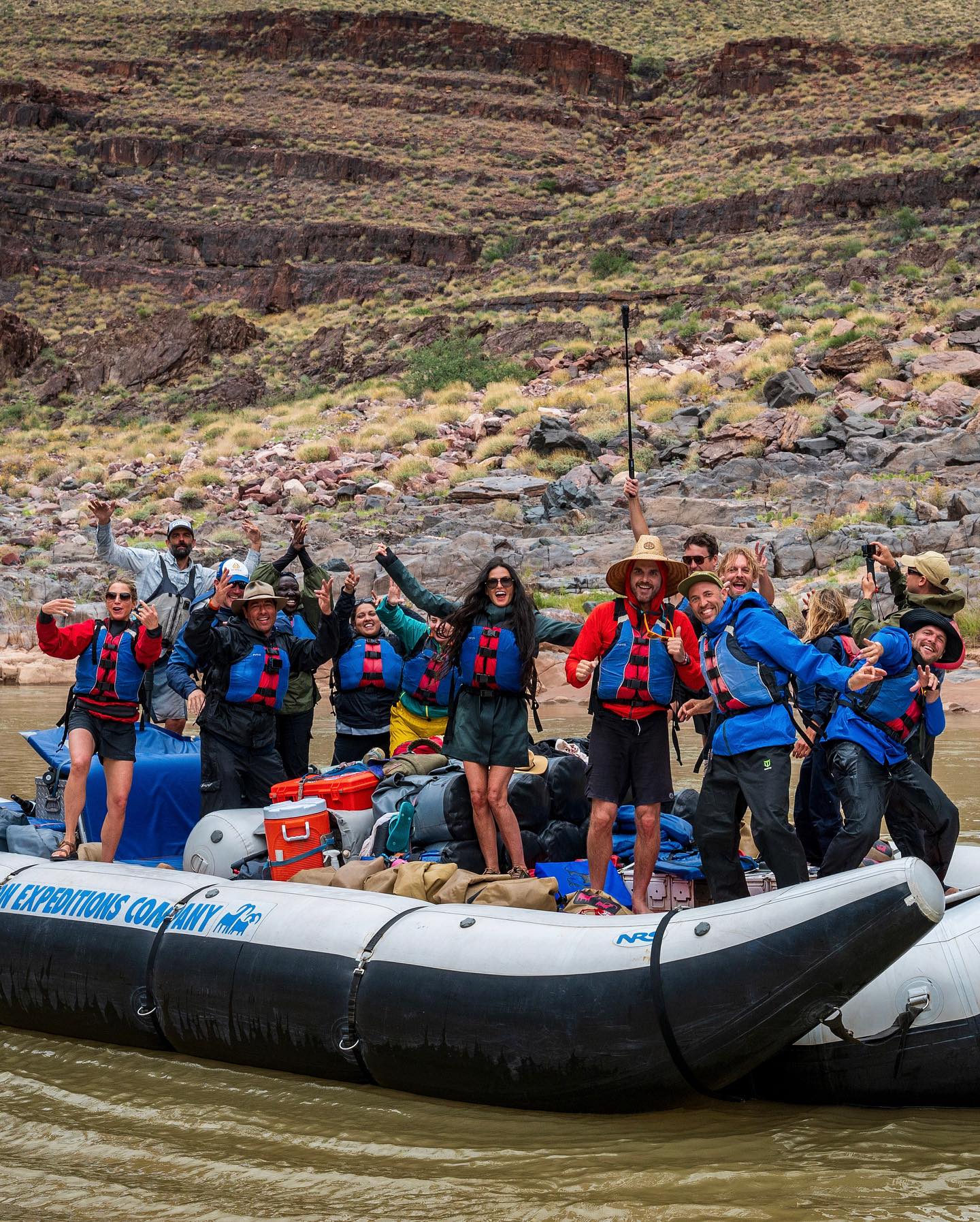 У чорному бікіні. Демі Мур показала струнку фігуру у 60 років (фото)