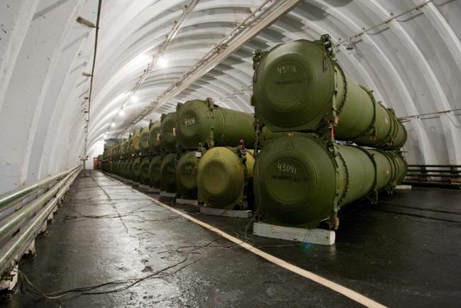 Взрывы на ракетном арсенале РФ: что произошло на одном из крупнейших складов вблизи Москвы