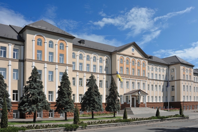 Вартість навчання на контракті в українських університетах: де найдорожче