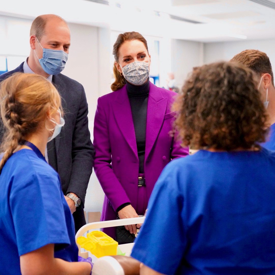 Брючний костюм і гольф: Кейт Міддлтон вийшла в світ в бездоганному осінньому образі