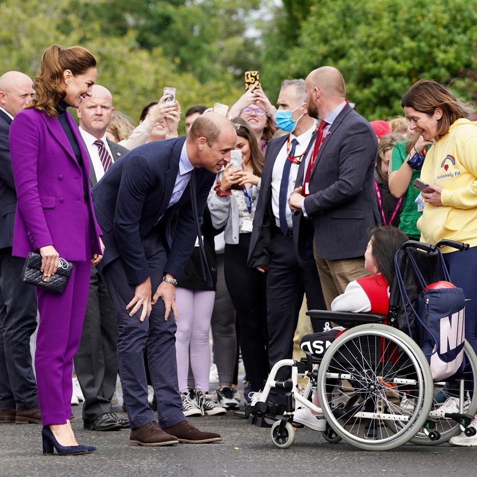 Брючний костюм і гольф: Кейт Міддлтон вийшла в світ в бездоганному осінньому образі