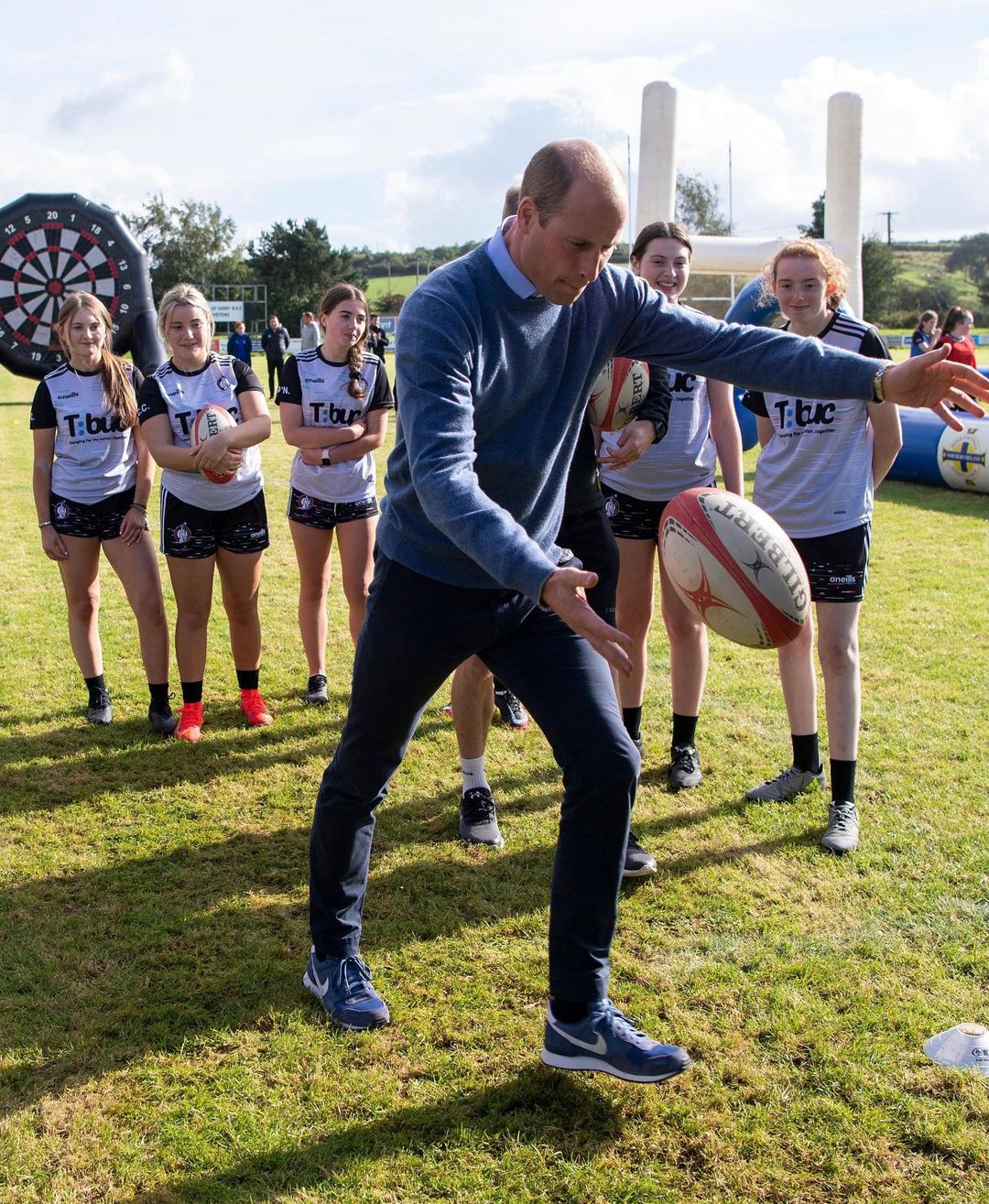 Брючний костюм і гольф: Кейт Міддлтон вийшла в світ в бездоганному осінньому образі