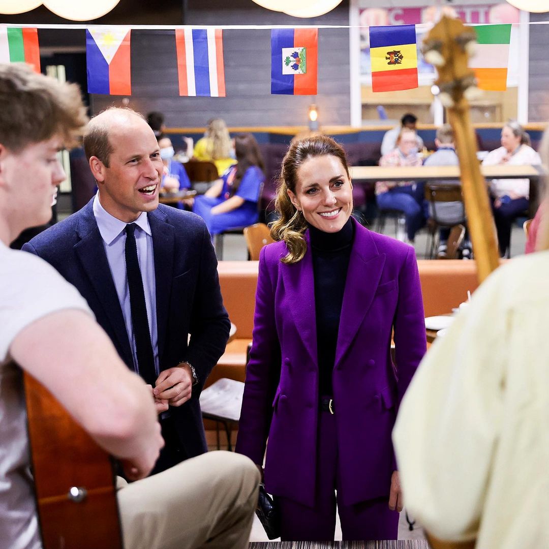 Брючний костюм і гольф: Кейт Міддлтон вийшла в світ в бездоганному осінньому образі