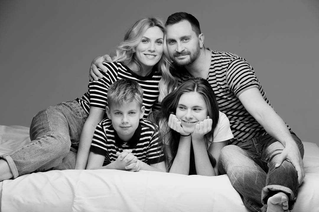 Лидер группы "Скай" ответил, общается ли с экс-женой после ее публичных обвинений в абьюзе