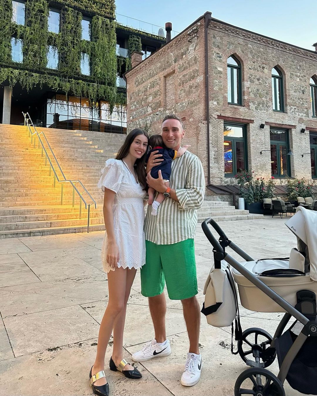 Бывший "Холостяк" Иракли Макацария и его красавица-жена ждут второго ребенка: нежные фото пары