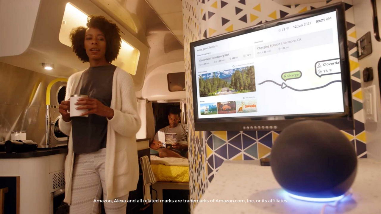 Управляется голосом и ездит сам по себе: представлен автономный электрический дом на колесах