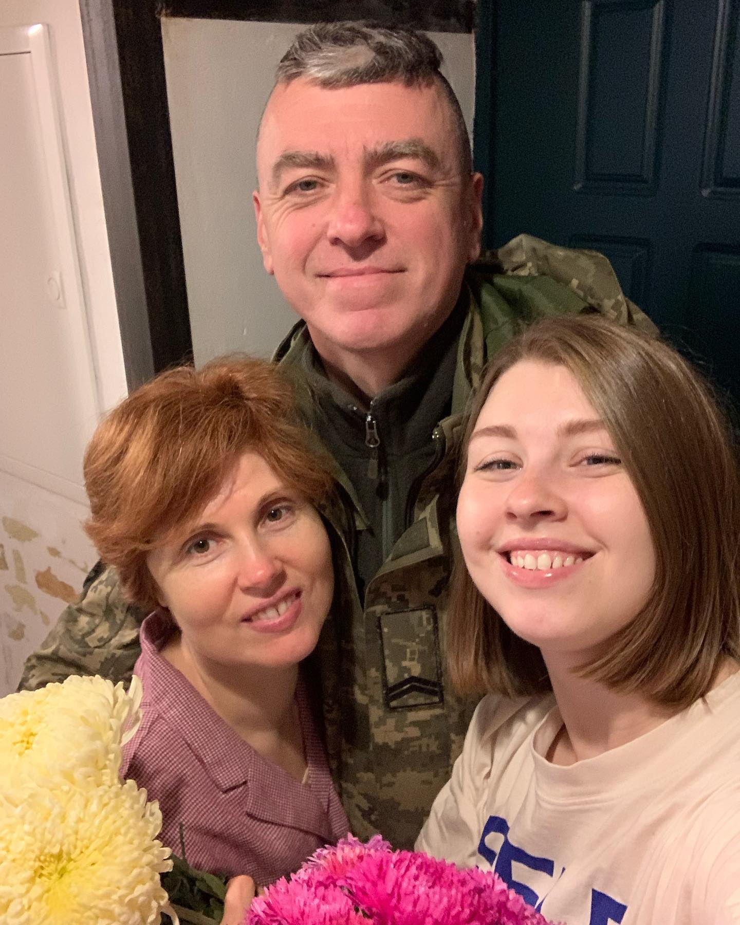 Муж известной украинской художницы получил ранение на фронте: детали