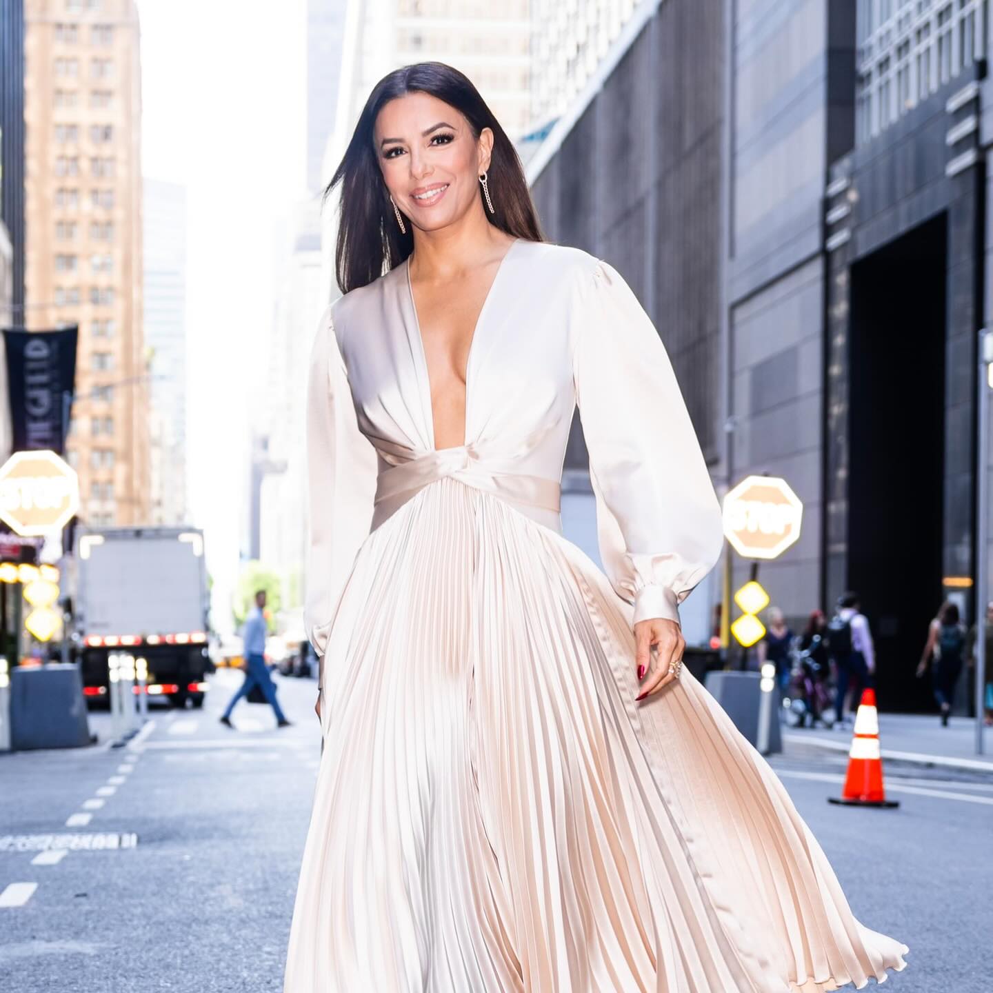 Ева Лонгория показала свои лучшие платья от Роберто Кавалли