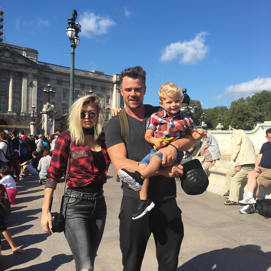 5 зіркових красунь, які вийшли заміж за шанувальників