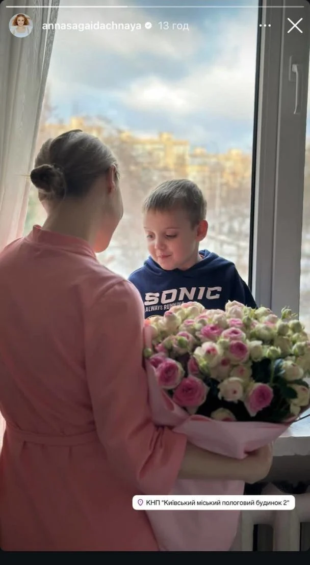 Звезда "Крепостной" во второй раз стала мамой и показалась в роддоме