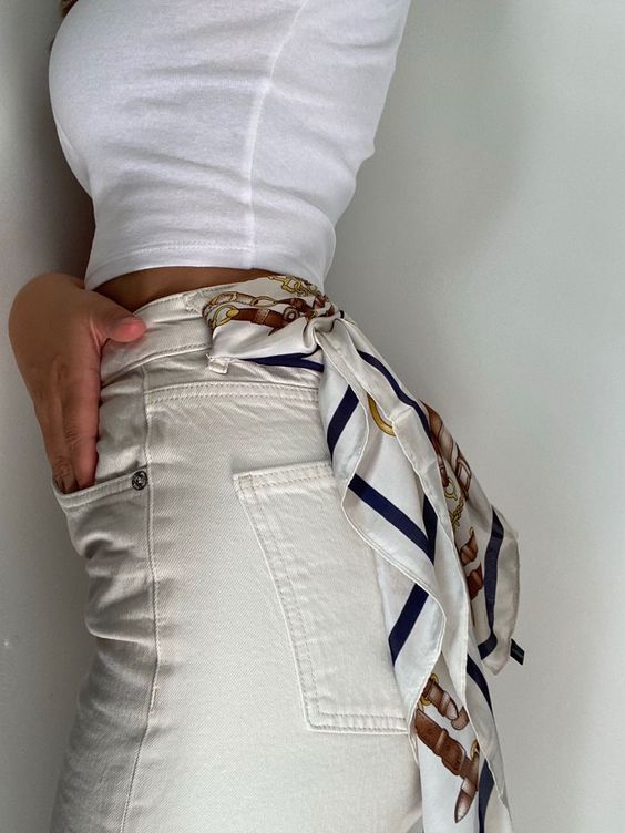 Хустка - хіт сезону! Як носити цей стильний аксесуар: яскраві приклади з фото