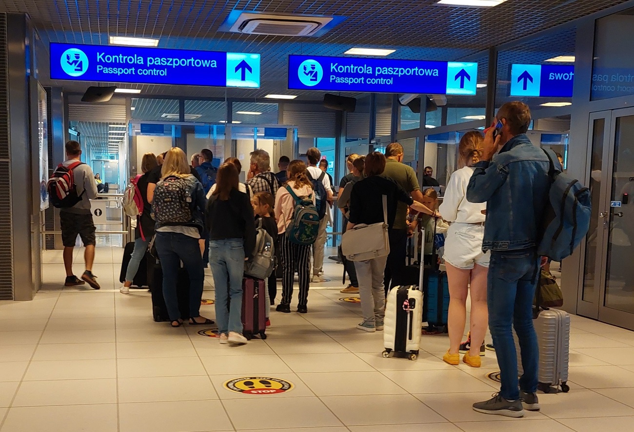 Поезда и автобусы. Как доехать из Украины до ближайших аэропортов