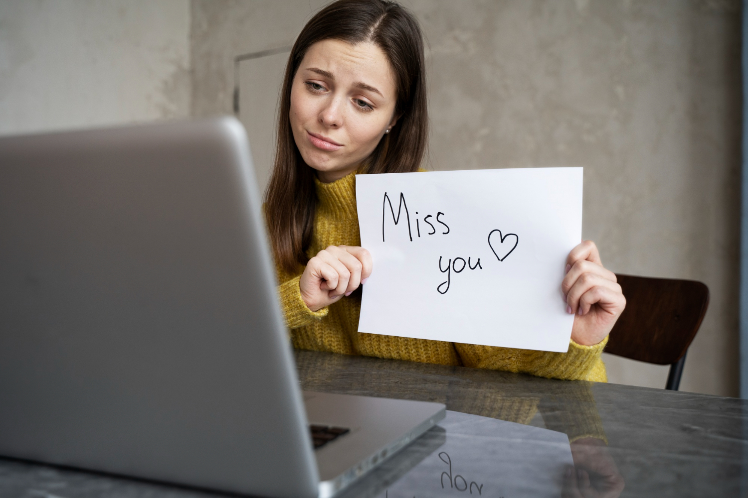 5 ознак того, що соцмережі знищують ваші стосунки