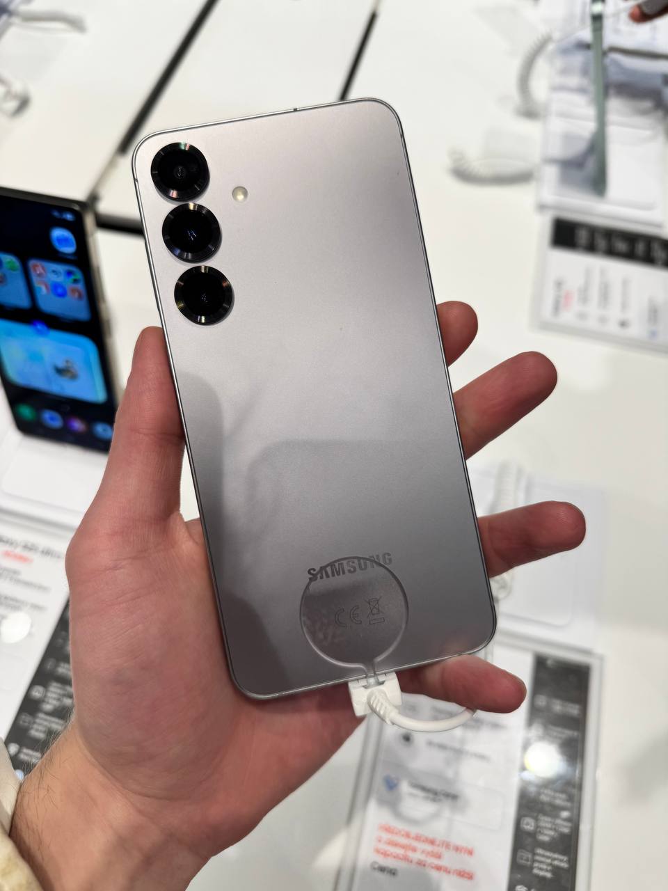 Galaxy S25: Samsung официально представила 3 флагмана нового поколения