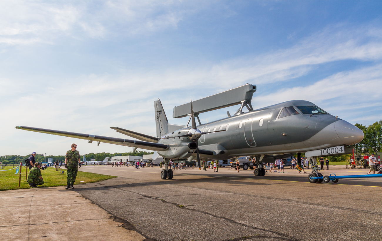 Видят в небе все. Чем уникальны шведские ASC 890, как изменят правила игры  и дополнят F-16. Читайте на UKR.NET