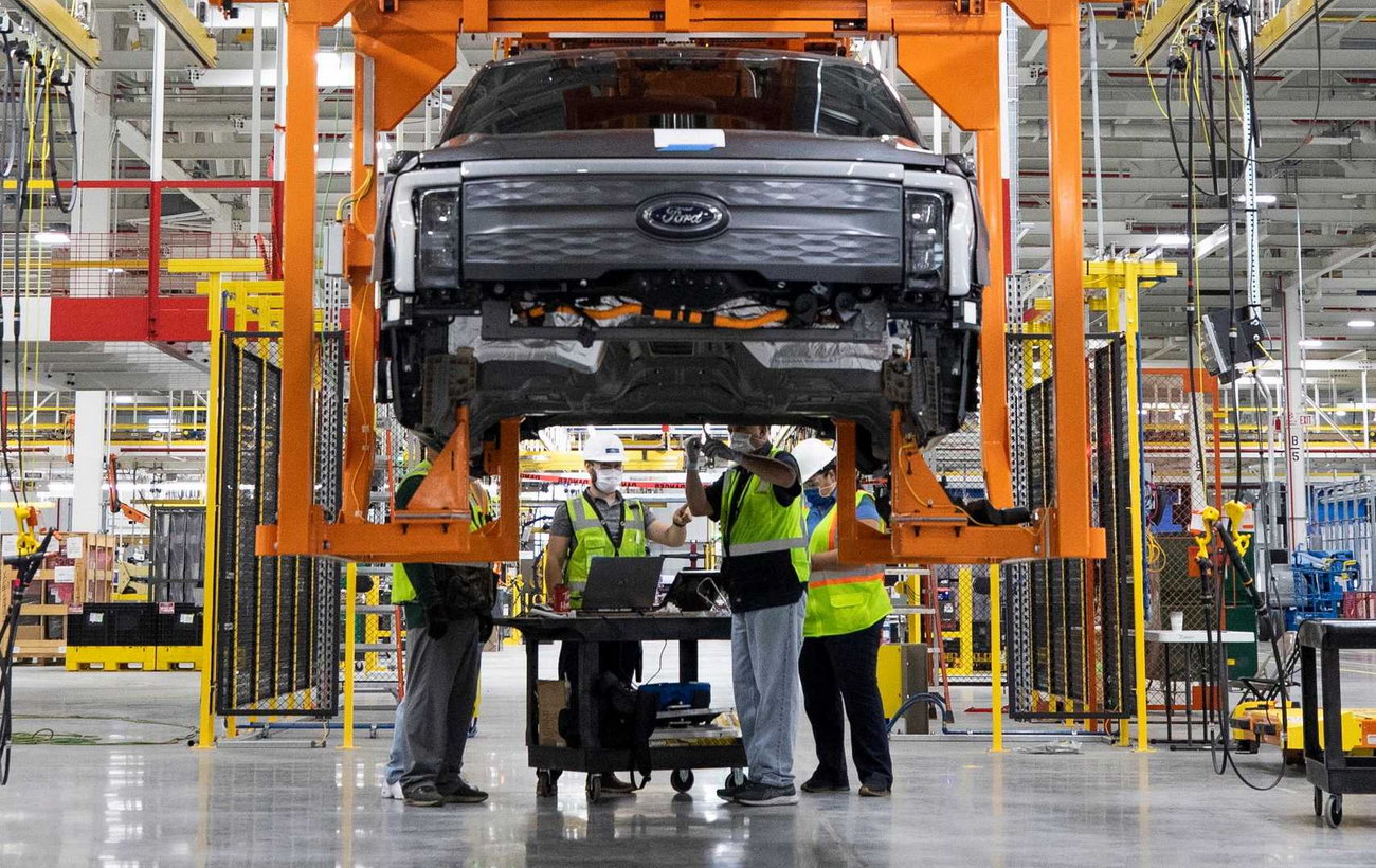 Попит зашкалює: Ford подвоїть випуск електричних пікапів F-150