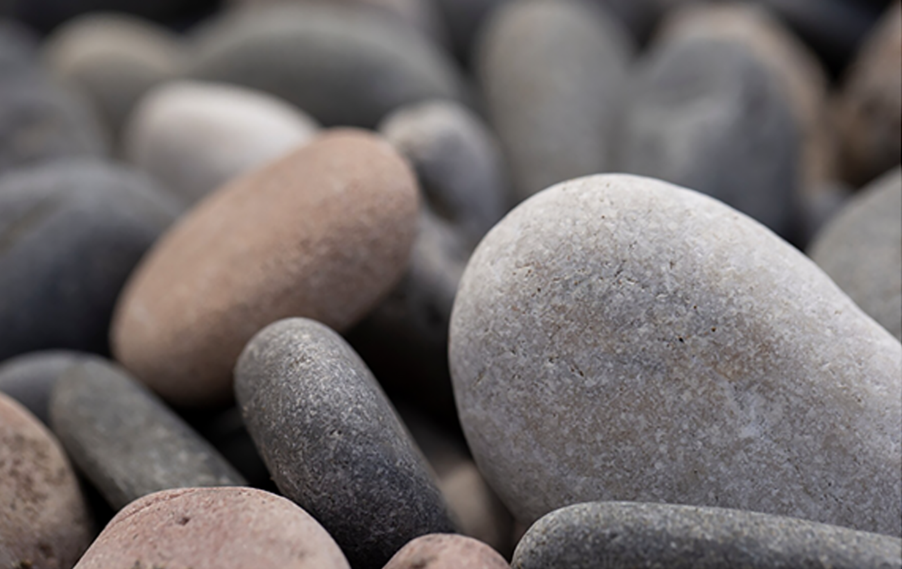 Чому не слід брати камінці з пляжу: науковці дали важливе пояснення