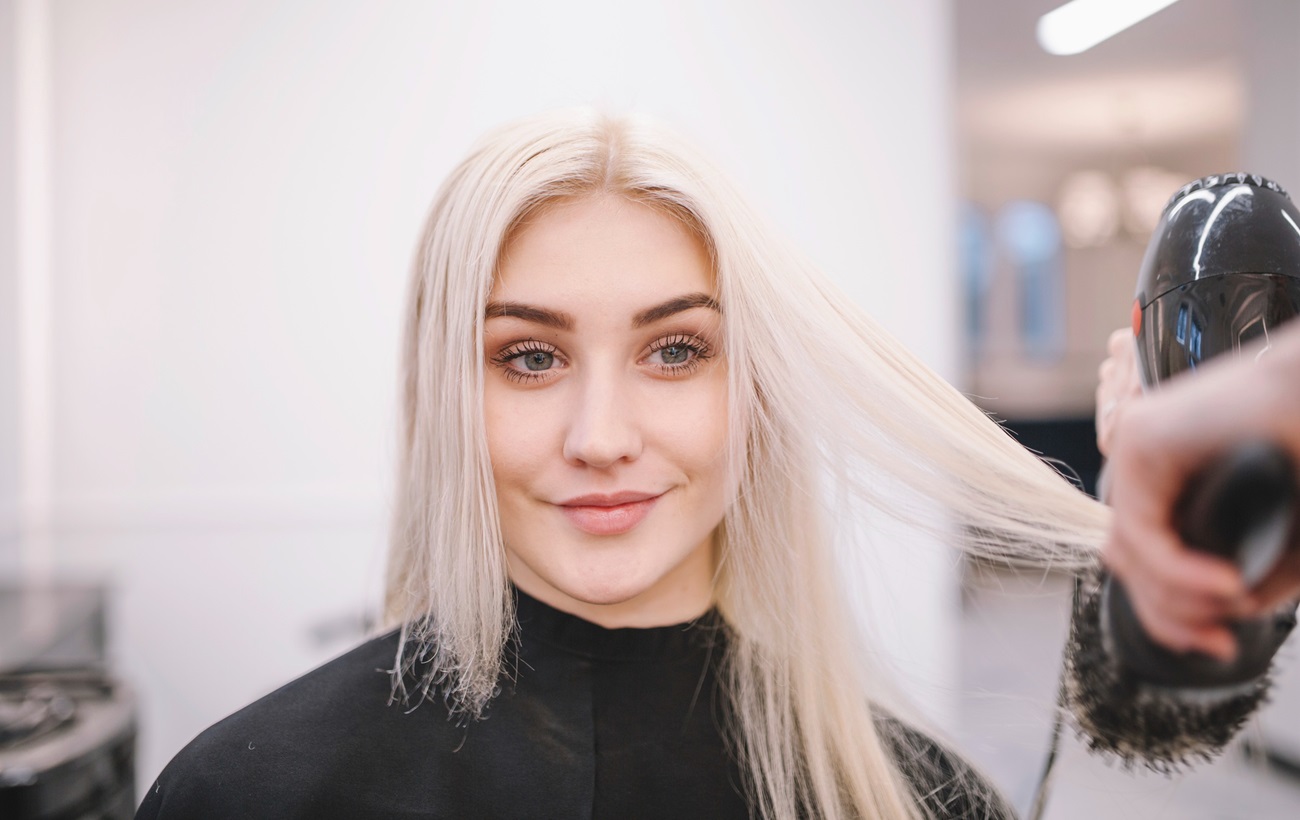 Більше ніякого "жовтого" блонду. Як вберегти колір волосся та не втратити красу