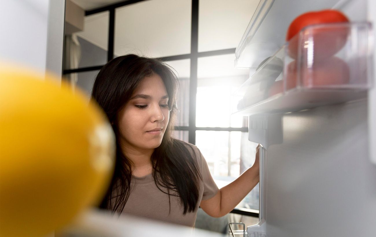 Як без хімії позбутися неприємного запаху в холодильнику