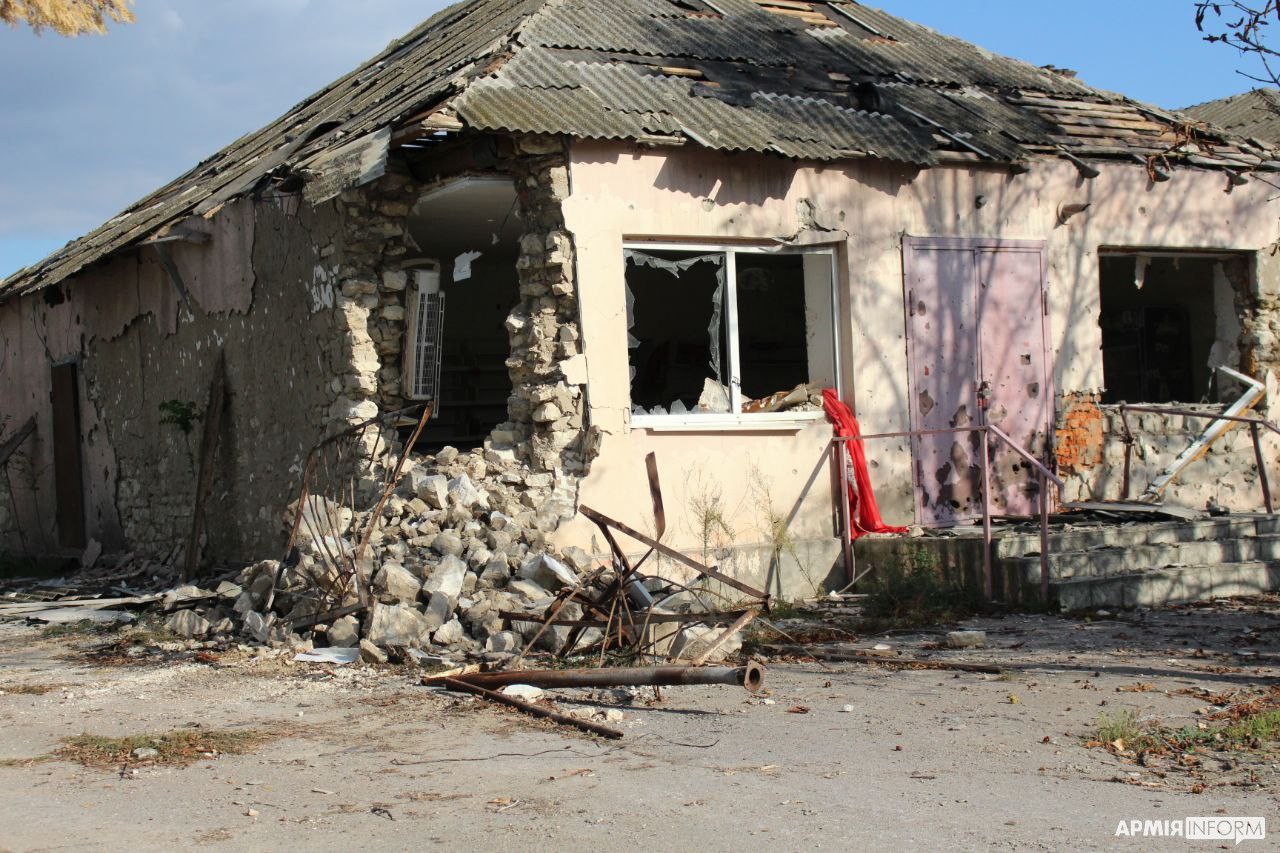 Россияне "превратили" село Архангельское под Херсоном в настоящий Архангельск: сравните эти фото